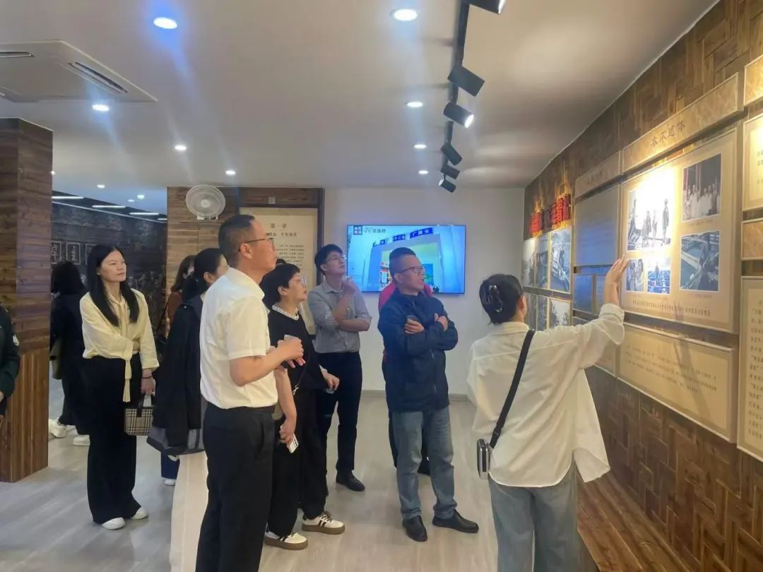【988Pay
风采】988Pay
下属企业联合开展“沿着足迹学思想悟伟力”主题党日暨现场学习活动